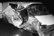 Utilitario chocó desde atrás a un camión en Ruta 12 y un conductor fue hospitalizado