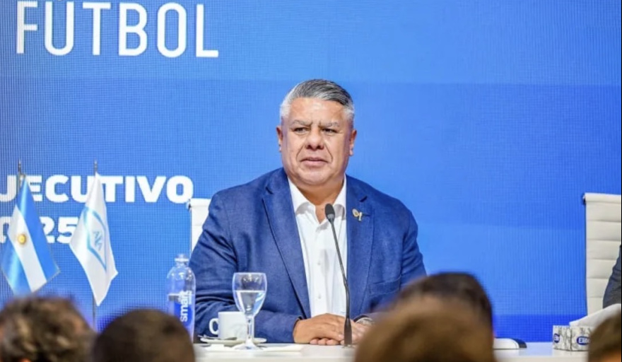 La AFA negó deudas fiscales y anunció la suspensión de la fecha 9 en respaldo a sus autoridades