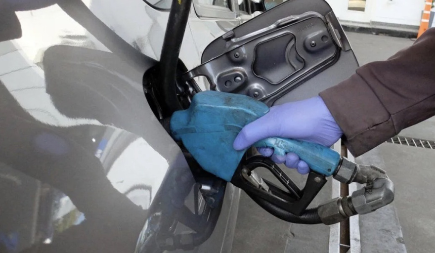 Precios congelados de combustibles: qué petroleras se sumaron a YPF y frenaron aumentos