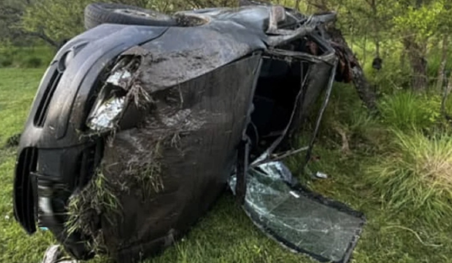 Impactante vuelco tras esquivar un pozo en el acceso a María Grande
